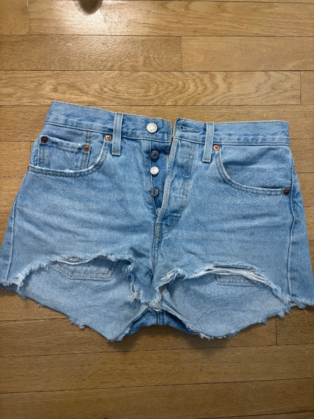 LEVI’s denim shorts